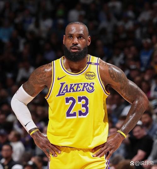 356场10+助攻又刷历史第一！41岁詹皇竭力一战雷迪克：非常无私