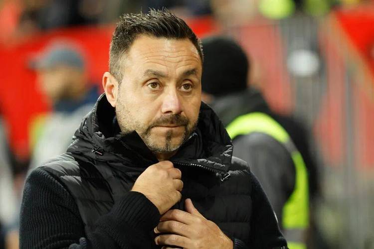 罗马诺：热刺正在全力争取德泽尔比，哪怕仅有1%希望也会去尝试