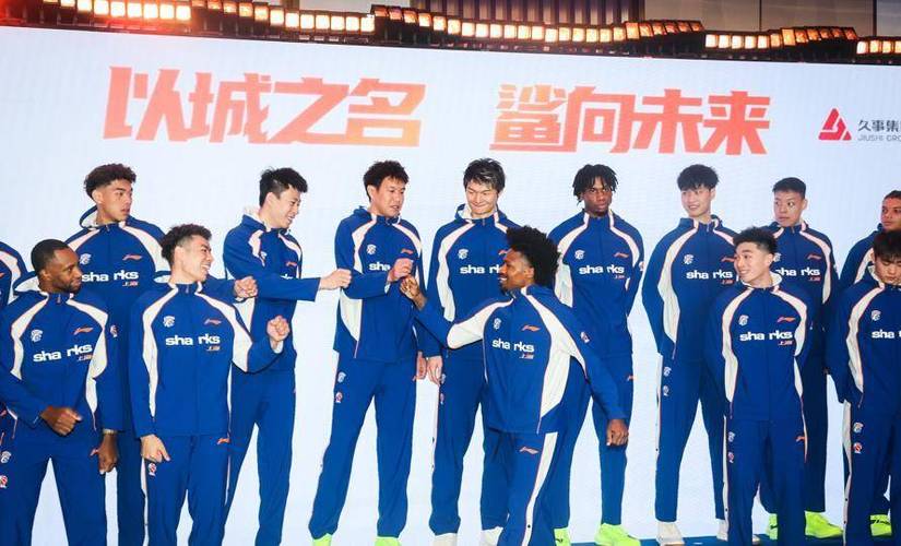 解说:上海现在阵容搭配空间巨大球队确实越进化越强了