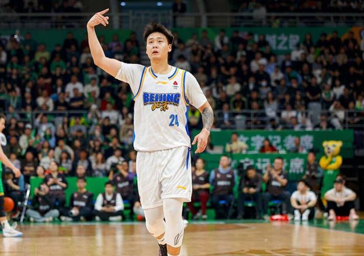 北京2分险胜南京3连胜！赵睿24+4+6率队逆转周琦10分9板麦基11+9