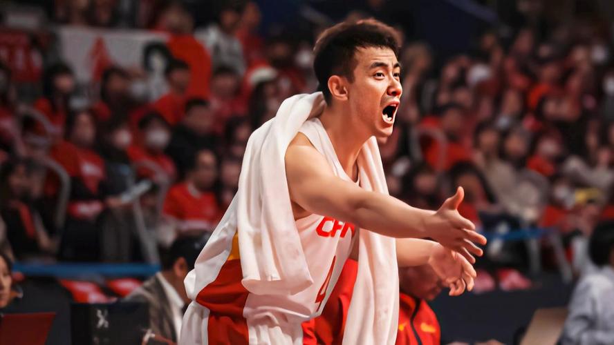 曝赵继伟低迷原因！腰+膝盖全有伤，赛前肩膀冰敷，一度吃止痛药