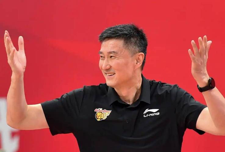 领先30分，广东男篮碾碎昔日冠军球队，杜锋面色严肃，不敢松懈