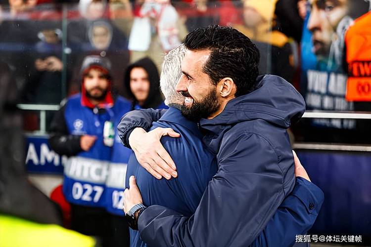 记者:巴萨对穆尼奥斯感兴趣,希望在皇马行使回购权之前签下球员