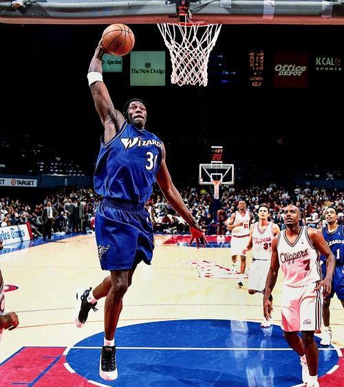 本华莱士在魔术打球的艰难岁月