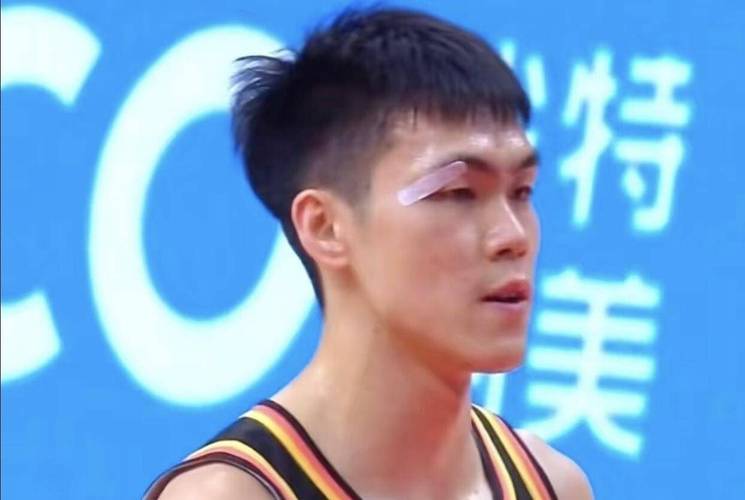 打得还行！庞峥麟16中6拿到20分4篮板2助攻1抢断