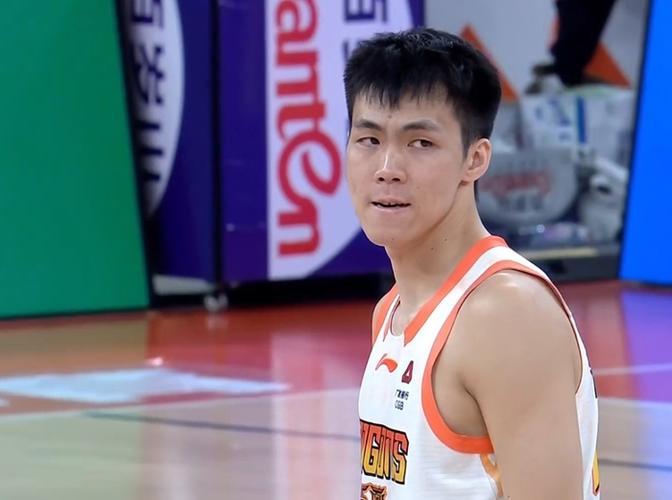 庞峥麟,为何向杜锋鞠了一躬愿这样的镜头,在CBA多一点!