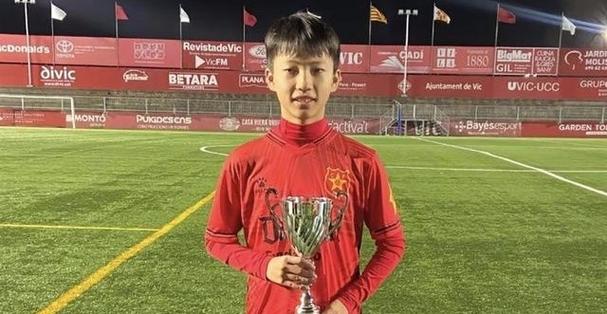 每体：中国14岁边锋李昊炎将加盟巴萨青训，下赛季效力U15队