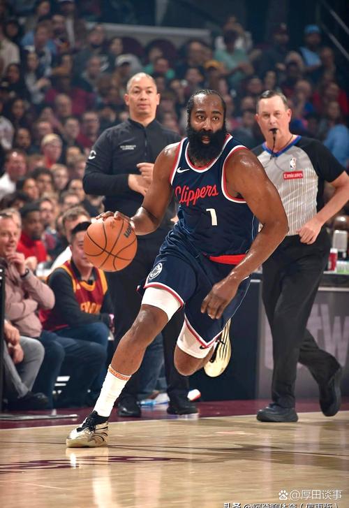 文班休战马刺击退快船11连胜福克斯22+8+5小卡24+6