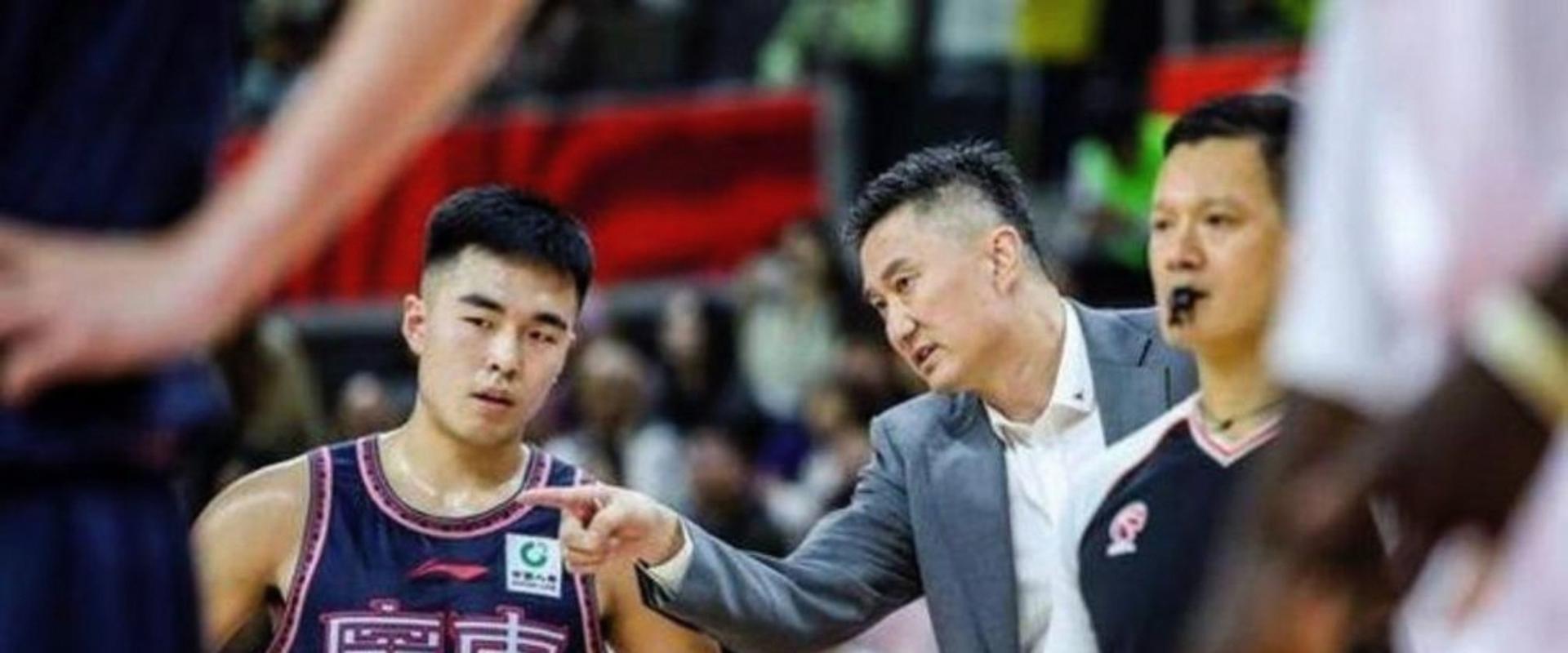 杜锋：萨林杰拉伤影响排兵布阵崔永熙顶四号位赢下来非常不容易