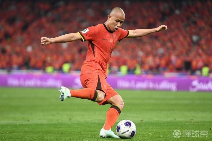 英博20泰山！斯坦丘助攻马莱莱双响，王大雷出击被黄政宇阻挡
