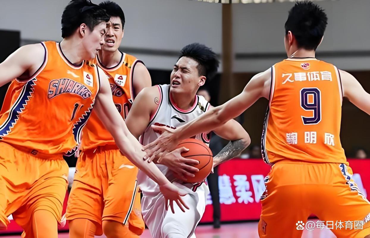 随着上海、辽篮大胜，CBA又乱了！广东杀回第三，北京无缘四强