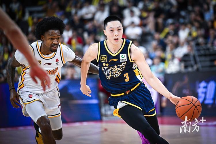 广东怎么又只靠外援三少全场只得到13分，各将定位都不明确！