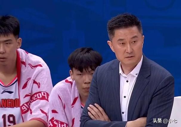 广东队真难了，爆料又一位天才球员也要离队，被杜锋雪藏太可惜