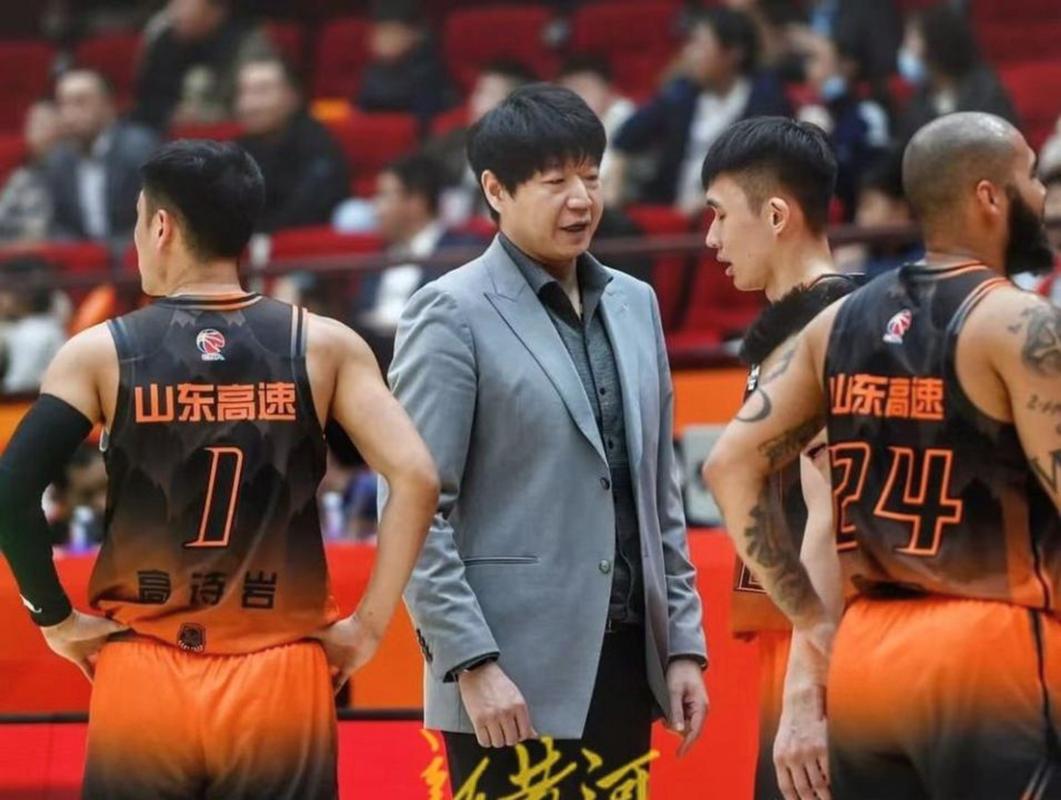客场不敌浙江广厦，山东男篮看似输给了裁判，其实输在了邱彪
